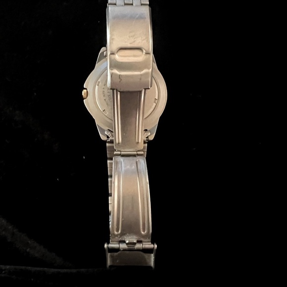 Seiko Pulsar Rare Collector’s Solar Titanium, Date, Water Resistant 100 M Watch - Picture 5 of 9